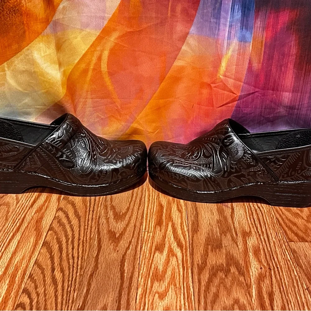Dansko Black Embossed Clogs size 41. NWOT - Picture 4 of 4